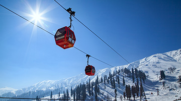 experience-skiing-in-the-himalayas-04-06